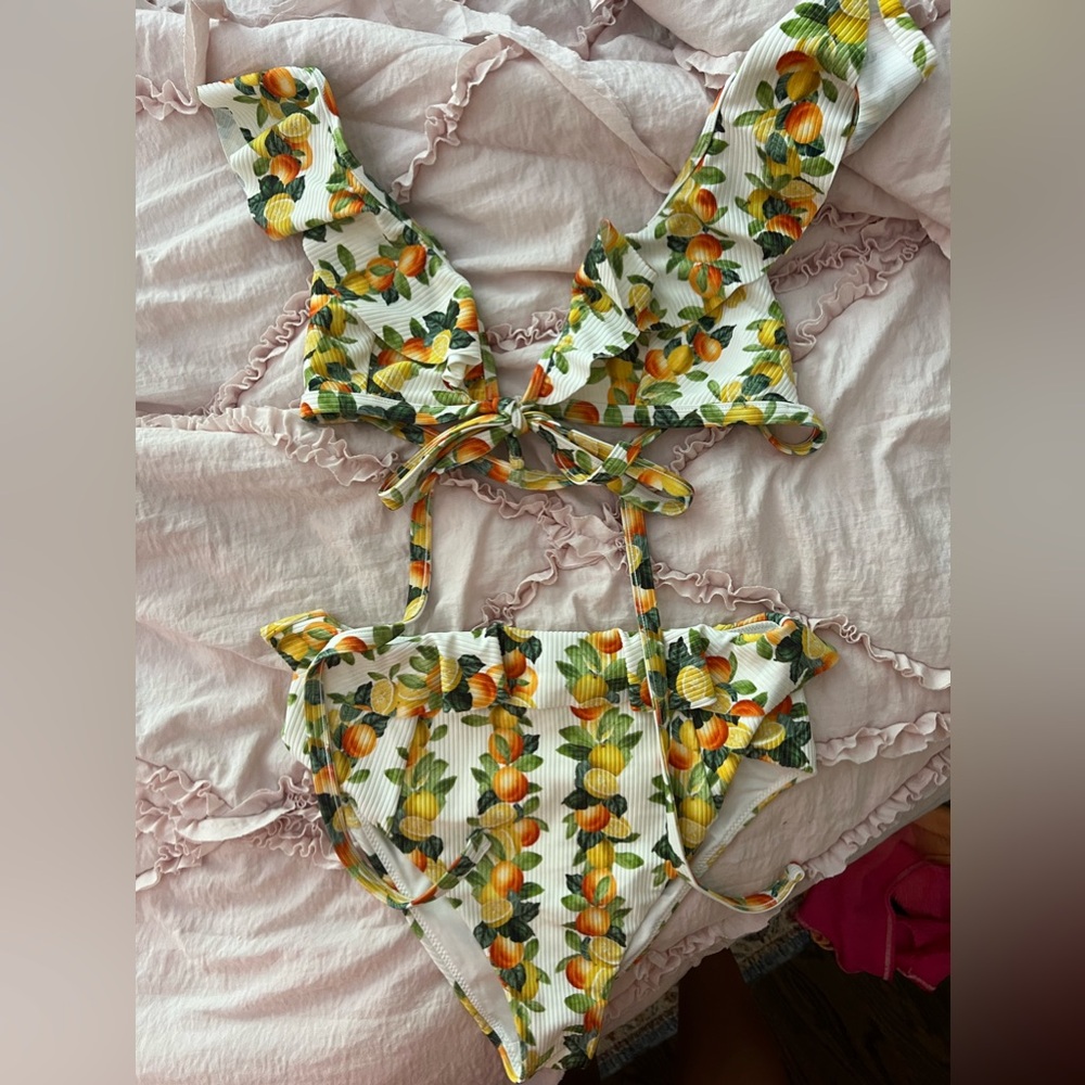 Never worn - show me your mumu naples top & sorrento bottom in medium bikini